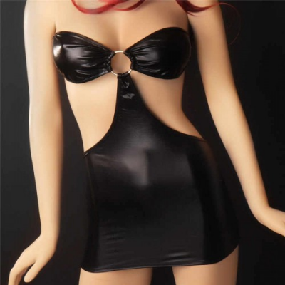 Сексуальное черное платье с открытой спиной и плечами