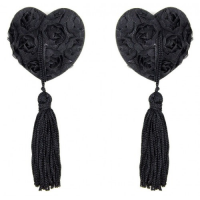 Черные пэстисы в форме сердец декорированные розочками