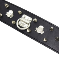 Широкий черный ошейник с шипами