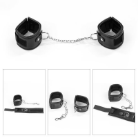 Набор для ролевых игр Deluxe Bondage Kit (наручники, плеть, маска)