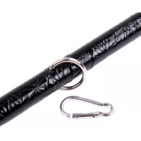 Лакированная распорка черного цвета с металлическими карабинами