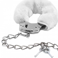 Металлические кандалы с белым мехом