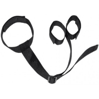 Ошейник с фиксаторами на запястьях Strap Bondage Kit