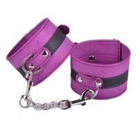 Пурпурные наручники с карабином