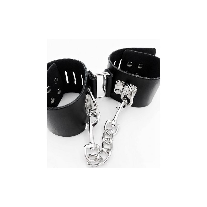 Строгие черные наручники с фиксирующими замками