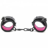 Матовые черно-розовые наручники на карабинах
