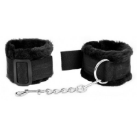 Текстильные наручники с мехом черные