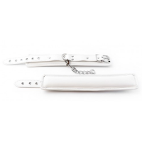 Классические белые наручники на цепочке