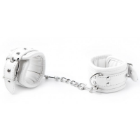 Классические белые наручники на цепочке