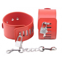 Бондажные наручники красного цвета с замочками