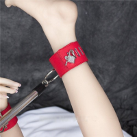 Длинная бондажная распорка с наручниками и поножами красного цвета