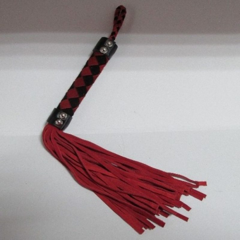 Черно-красная плеть из мягкого велюра