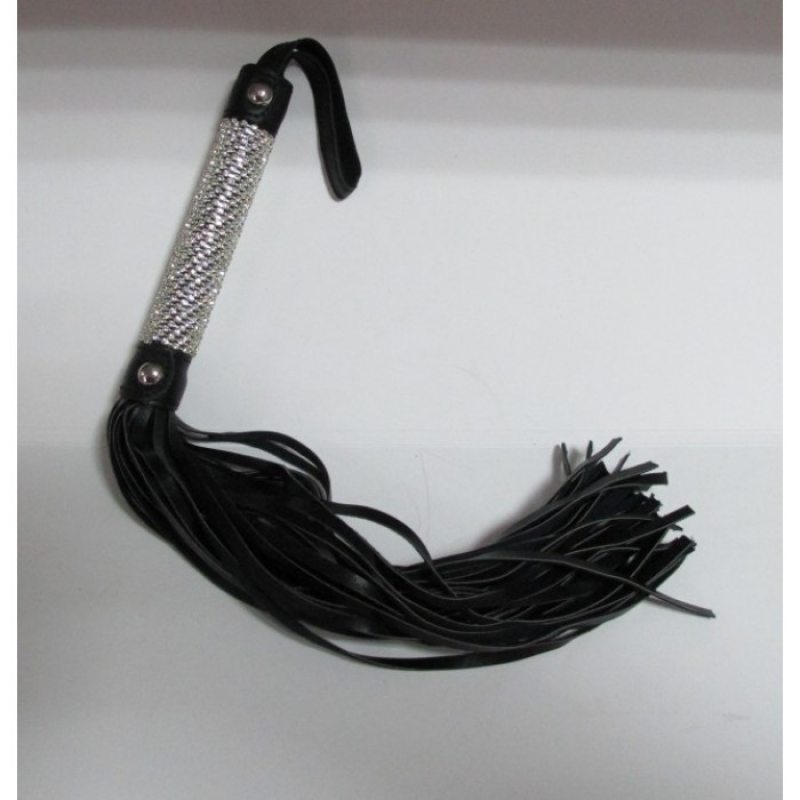 Черная декорированая плеть