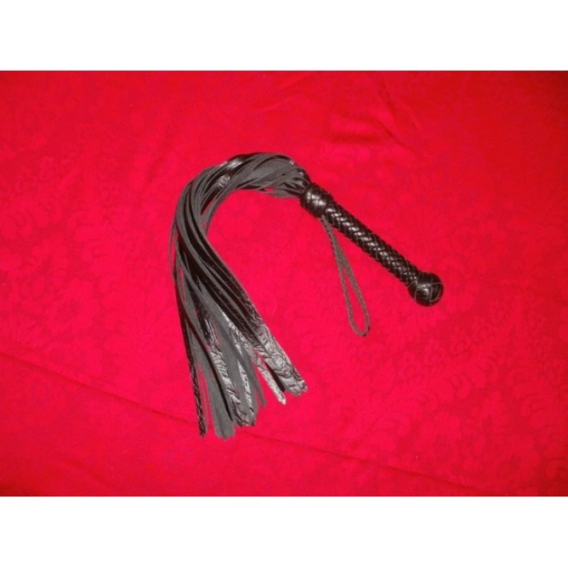 Плеть многохвостовая черная