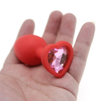 Красная силиконовая пробка M с розовым кристаллом в форме сердца
