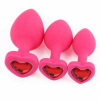 Розовая силиконовая пробка с кристаллом в форме сердца M красный