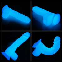 Светящийся в темноте фаллос на присоске Lumino Play Dildo 21 см