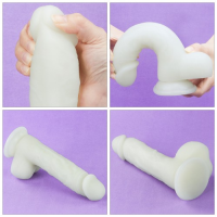 Светящийся в темноте фаллос на присоске Lumino Play Dildo 21 см